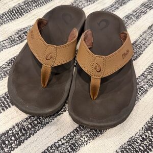 Men’s OluKai Tan and Brown Men's Flip-Flops size 9